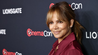 За феновете на Хали Бери е трудно да не забележат