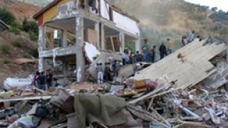 16 ученици загинаха при срутване на общежитие в Турция