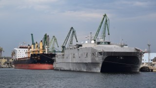 Корабът „Карсън Сити“ от американските ВМС акостира във Варна