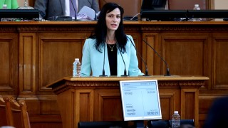 Мария Габриел отрече да й е оказван натиск