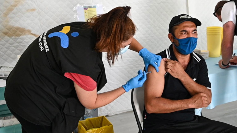 В Гърция мислят и за задължителна ваксинация