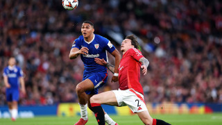 Астън Вила привлече централния защитник Виктор Линдельоф Шведът остана свободен агент