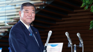 Японският премиер Шигеру Ишиба отрече днес твърденията че възнамерява да