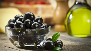 Обожаваме черни маслини но гледаме със съмнение на зелените Време