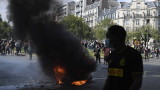 Сълзотворен газ и над 120 задържани на подновените протести на "жълтите жилетки" в Париж