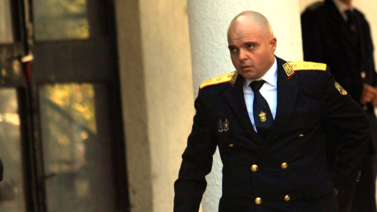 Главсекът разпореди проверка на униформите на полицаите