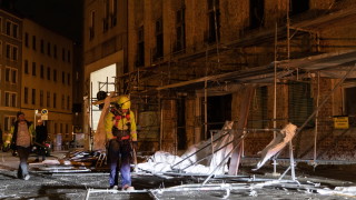 Ураганът „Сабине“ остави десетки хиляди без ток, спря стотици полети и влакове