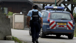 Контрабандист на оръжия застреля митничар и рани двама полицаи във Франция