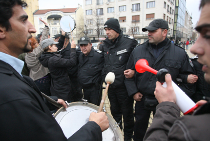 Полицията опази депутатите