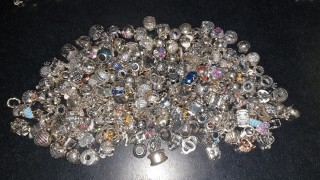 Задържаха близо 2 кг сребърни бижута на ГКПП Дунав мост Русе