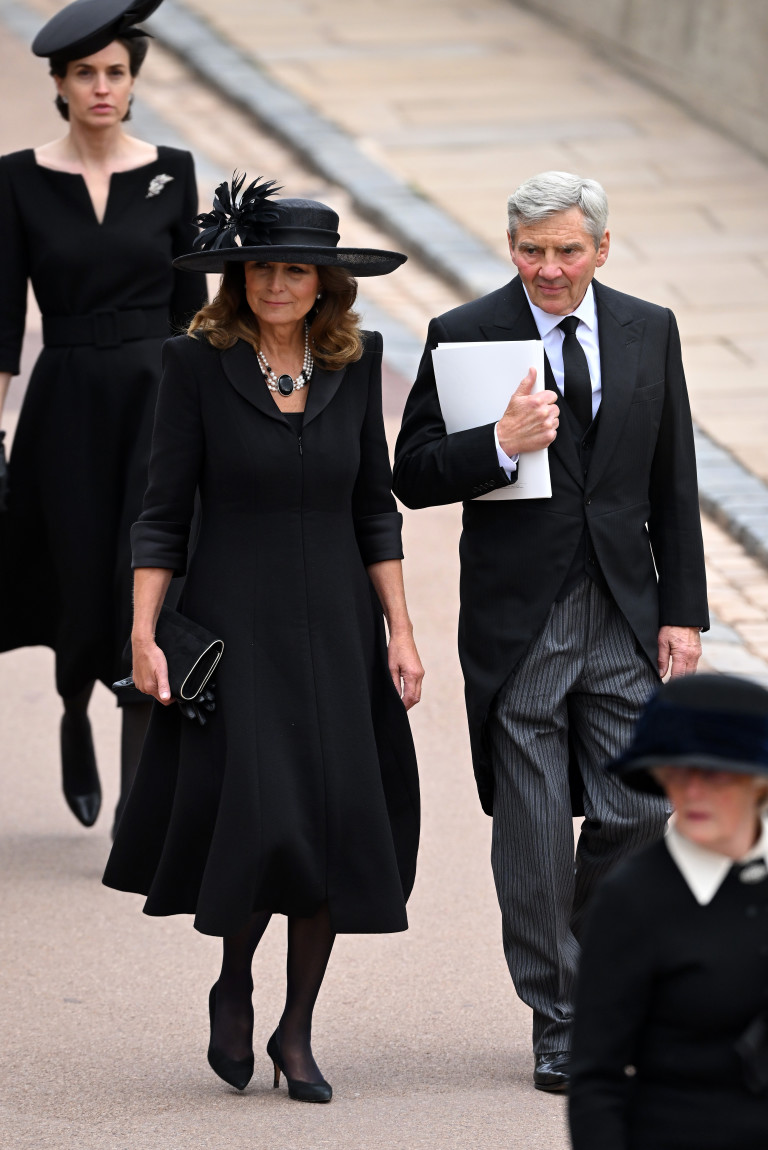 Керъл и Майкъл Мидълтън на погребението на кралицата