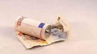 "Твърд Брекзит" може да коства на британската лира статута на световна валута