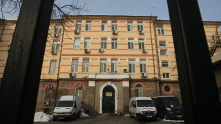 Освободиха от ареста родителите на изоставането бебе в столичния квартал