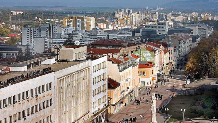 Нов протест на служителите в екарисажа в Шумен