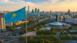 Казахстан ще пренасочи спешно част от износа си на петрол