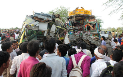 21 загинали и 17 ранени при катастрофа в Индия 