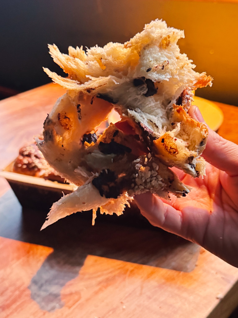 Козунакът на &хляб с шоколад и халва