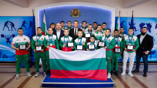 Министърът на младежта и спорта Иван Пешев връчи почетни плакети