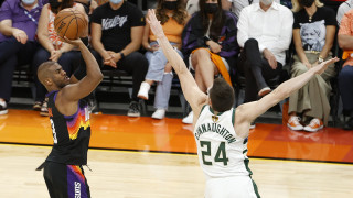 Финикс сломи Милуоки в първия мач от финала в НБА