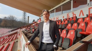 Спортният директор на ЦСКА Кристиано Джарета говори пред медия в