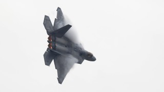 САЩ пак хвърлят изтребители F-22 в Сирия в отговор на руските С-300
