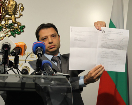 Добрев бесен, започна уволнения в НЕК