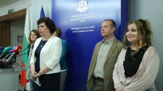 МОН няма да зачита 7 ма задача от матурите по български