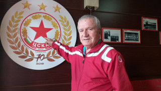 ЦСКА честити празника на легендарен физиотерапевт Днес Христо Запрянов става
