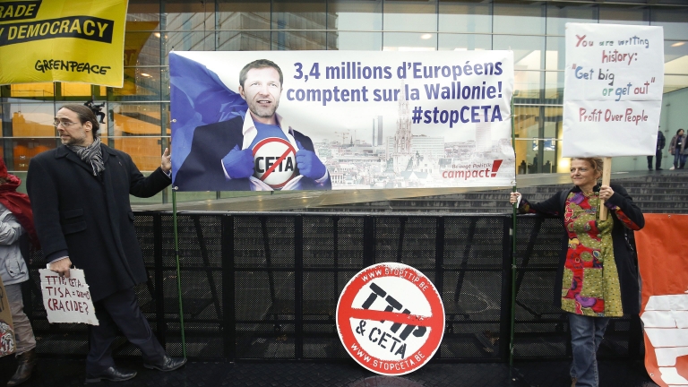 Отказът на Валония подкопава европейския проект, скочиха в Белгия