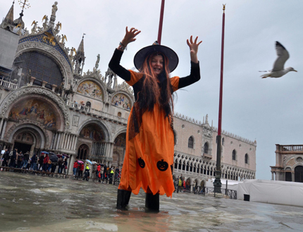 Половината от Венеция е под вода