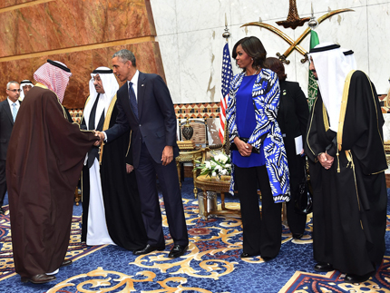 Мишел Обама не покри главата си в Рияд, предизвика възмущение 