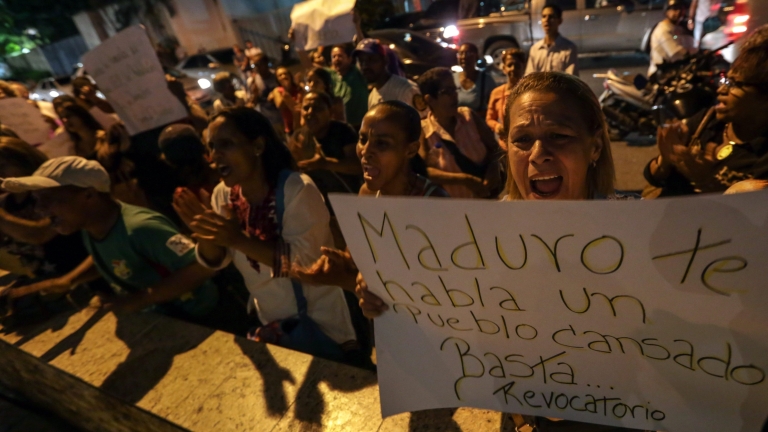 Във Венецуела хиляди настояват за оставката на президента
