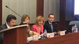 Омбудсманът Мая Манолова стартира кампания за отпадане на таксите в