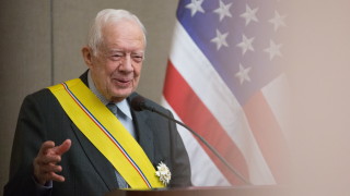 Бившият президент на САЩ Джими Картър е хоспитализиран със счупване