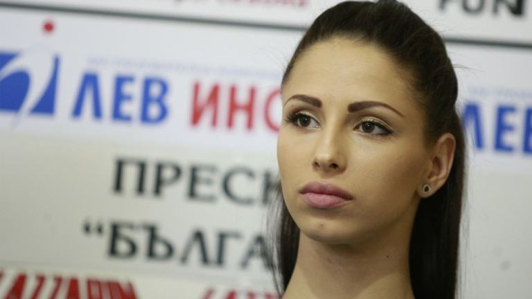Цвети Стоянова продължава да е в тежко състояние