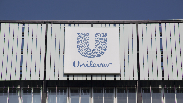 Unilever инвестира $2.7 милиарда в компания за гримове