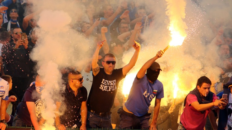 Полицията предотврати масов бой между фенове на Левски