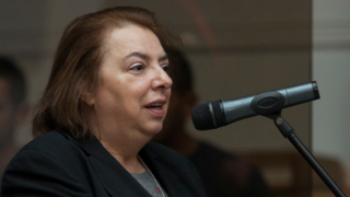 Дават стипендии на дами, които учат или вече имат докторска степен