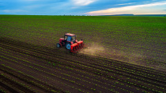 Продажба на безценица: Криза застигна производителите на агротехника