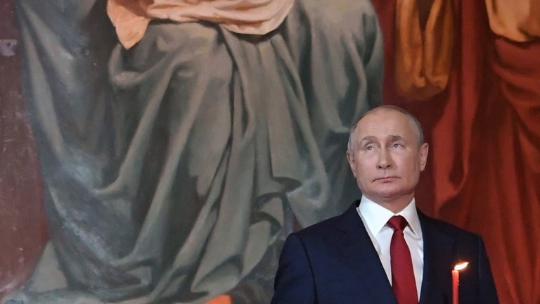 Путин се черкува в Москва на Великден