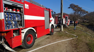 59 годишен мъж загина при пожар в каравана в Бургас съобщават