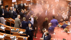 Бой в албанския парламент