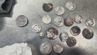 Митнически служители на ГКПП Малко Търново откриха десетки антични монети