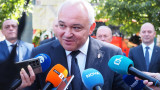 Демерджиев: Атанасова ползвала и дипломатическия, и личния си паспорт при пътуванията