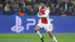 Защитникът на Аякс Нусаир Мазрауи е близо до преминаване в