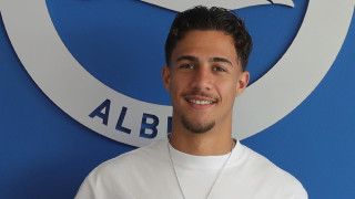 Участникът Брайтън Хоув Албиън осъществи впечатляващ трансфер след като