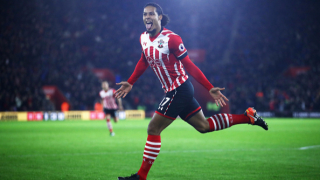 Холандският национален селекционер по футбол Дик Адвокаат няма да