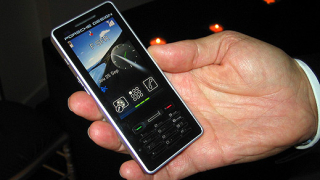 Porsche и Sagem представиха телефон със сензорен екран (видео)