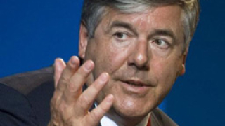 Джоузеф Акерман моли държавата за помощ