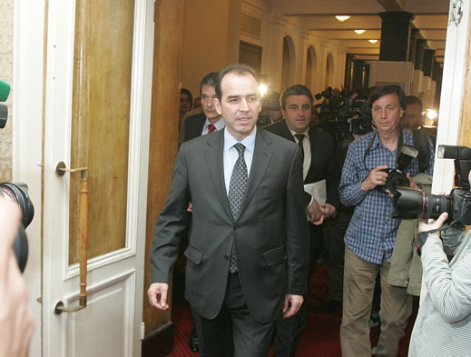 Искров проговори: БНБ е длъжна да отнеме лиценза на КТБ